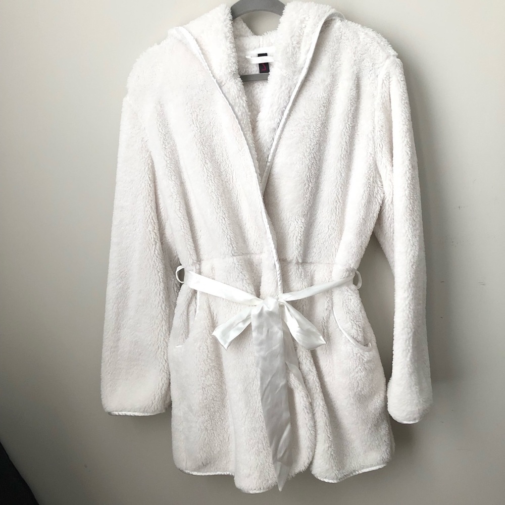 Fluffy Maidenform robe